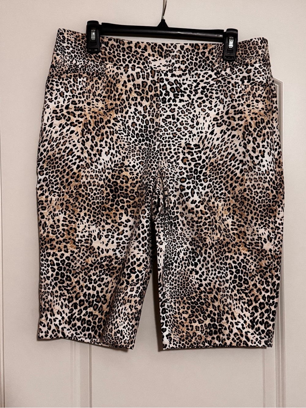 Chicos Size 2 / large / women’s 12 cheetah Bermuda shorts